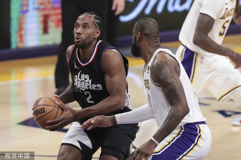 随着他披上 随着他披上