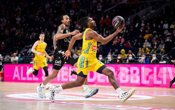 她在观看一 她在观看一