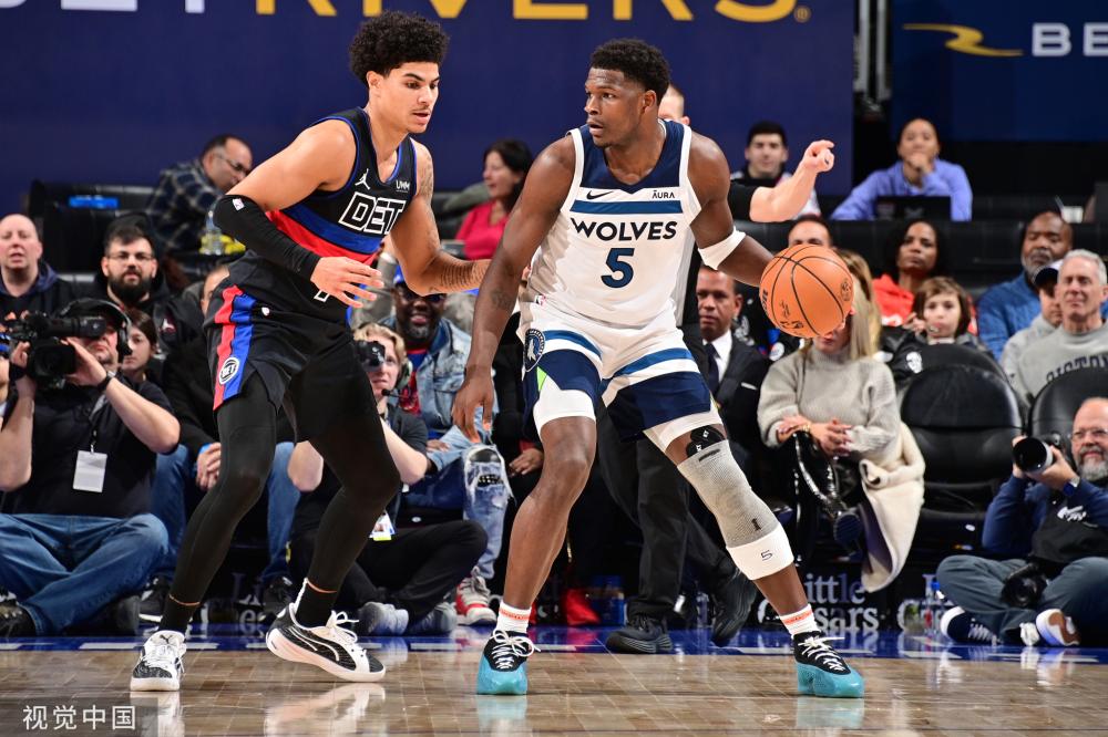 格和对年轻 格和对年轻