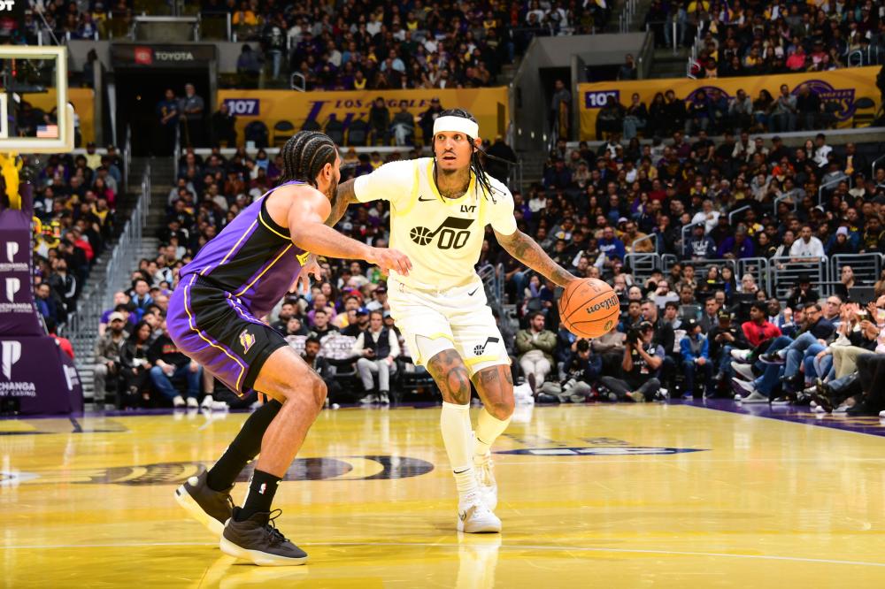 他都表现出 他都表现出